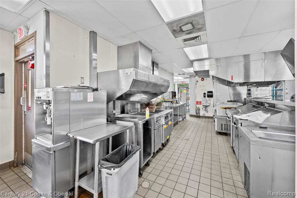 32704 Grand River Avenue, Farmington, MI, 48336