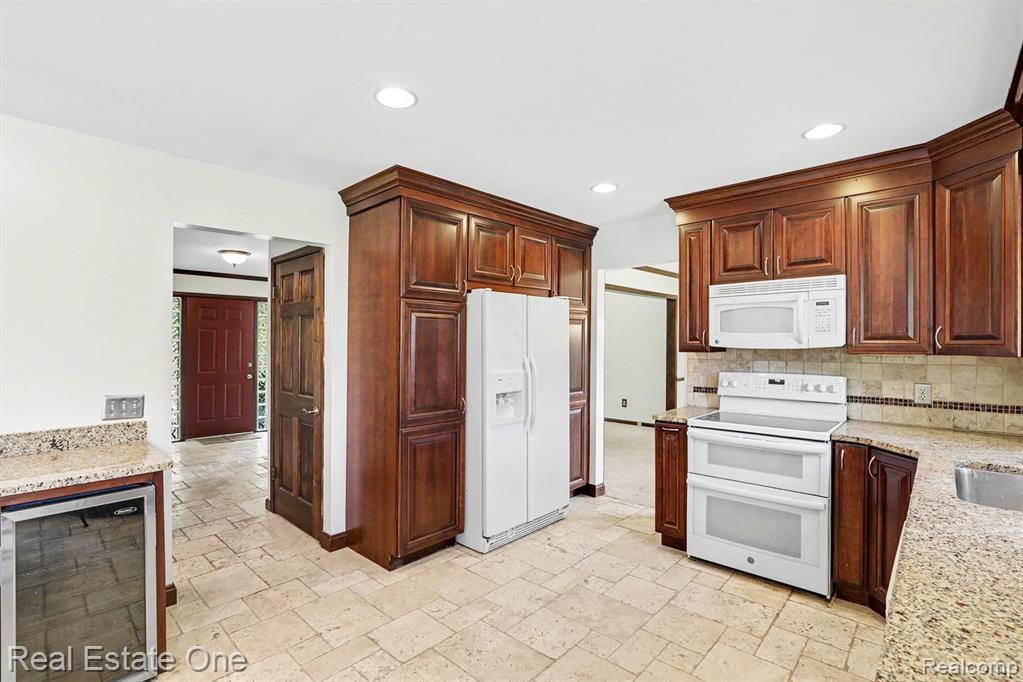 610 Thurber Drive, Troy, MI 48085 — Photo 12