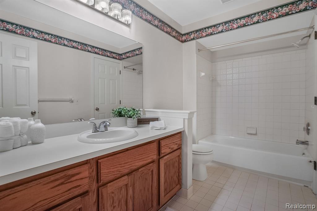 1000 PINEWOOD, Brighton, MI 48116 — Photo 15