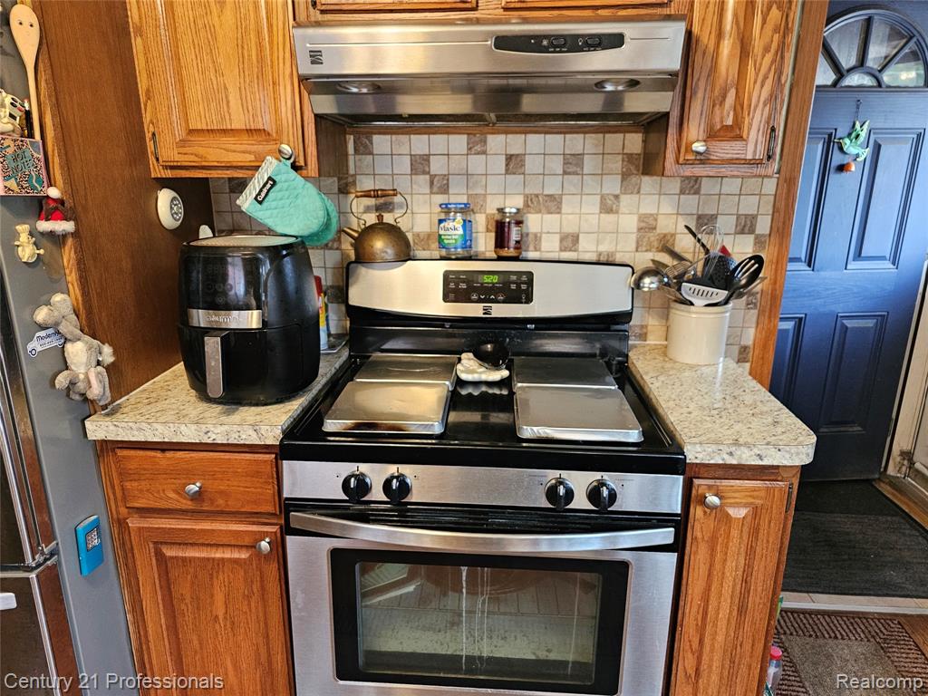 8876 Robindale, Redford, MI 48239 — Photo 6