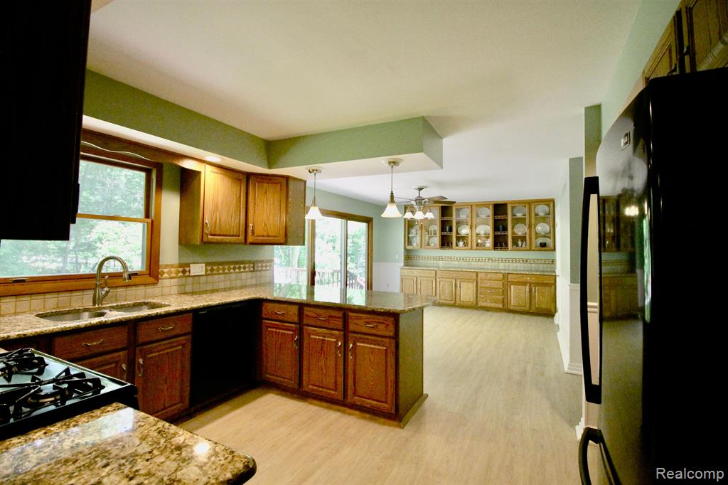 9296 Pine Hill Trail, Fenton, MI 48430 — Photo 4