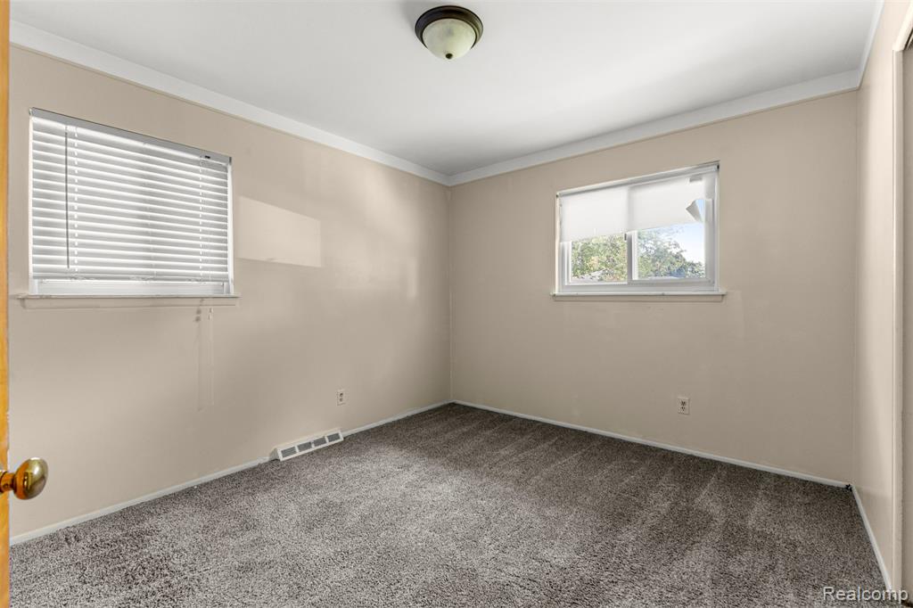 6131 N Evangeline Street, Dearborn Heights, MI 48127 — Photo 18