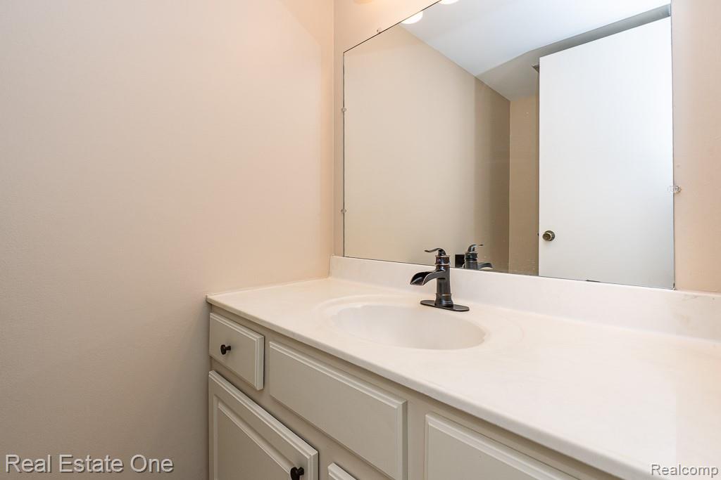 5075 Buckingham Drive, Troy, MI 48098 — Photo 19