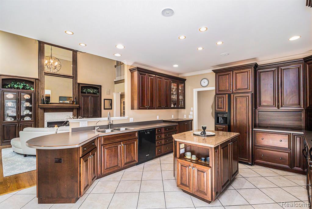 2115 Stonebridge Drive S, Ann Arbor, MI 48108 — Photo 15