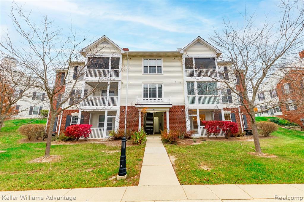 921 E Summerfield Glen Circle, Ann Arbor, MI 48103 — Photo 2