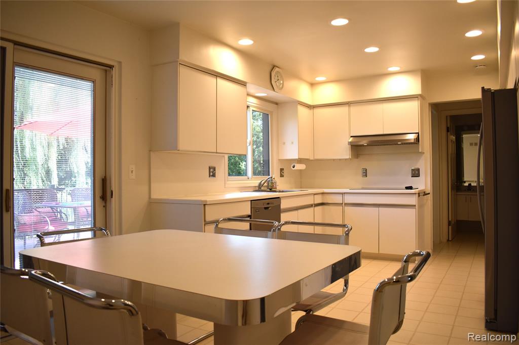 5441 Provincial Drive, Bloomfield Hills, MI 48302 — Photo 13