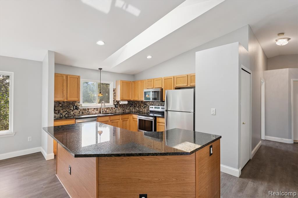 480 Andover Woods Drive, Fenton, MI 48430 — Photo 13