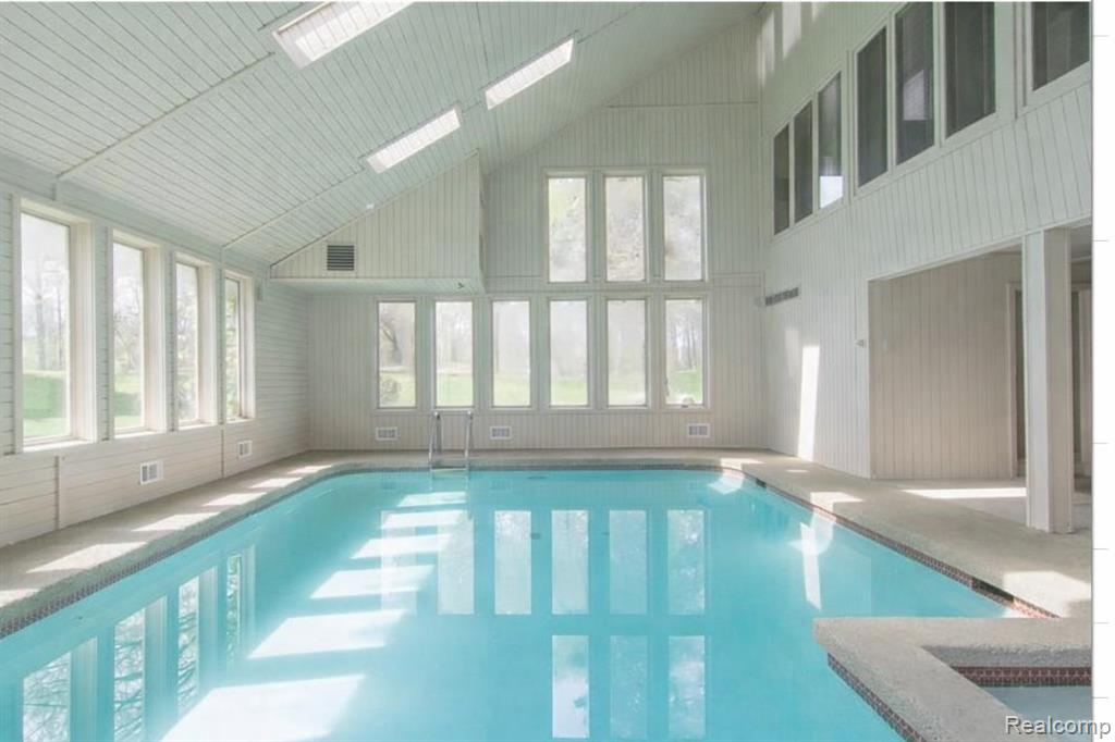 5106 Deer Run Circle, Orchard Lake Village, MI 48323 — Photo 19