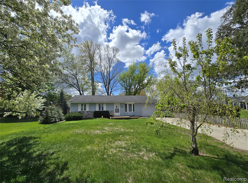 1855 Luneta Court, Commerce Twp, MI 48382 — Photo 2