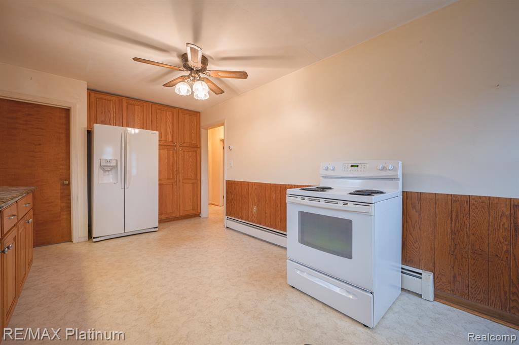 850 W MAPLE Road, Milford, MI 48381 — Photo 13
