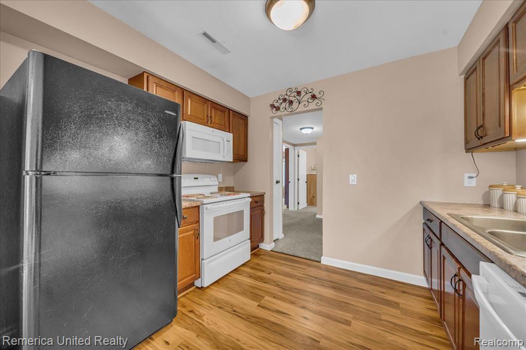 505 W HIGHLAND Road, C13, Howell, MI 48843 — Photo 9