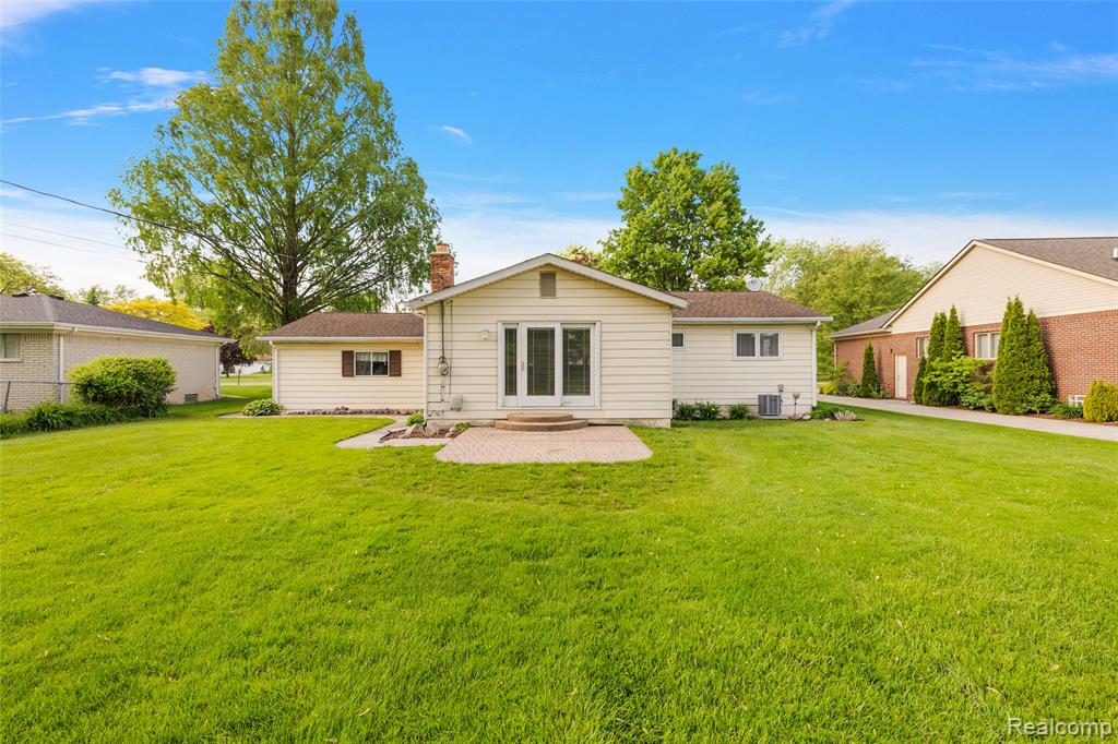 48242 FORBES Drive, Chesterfield, MI 48047 — Photo 31