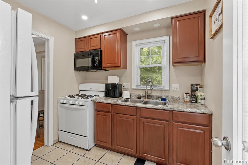 9615 W Parkway Street, Redford, MI 48239 — Photo 10