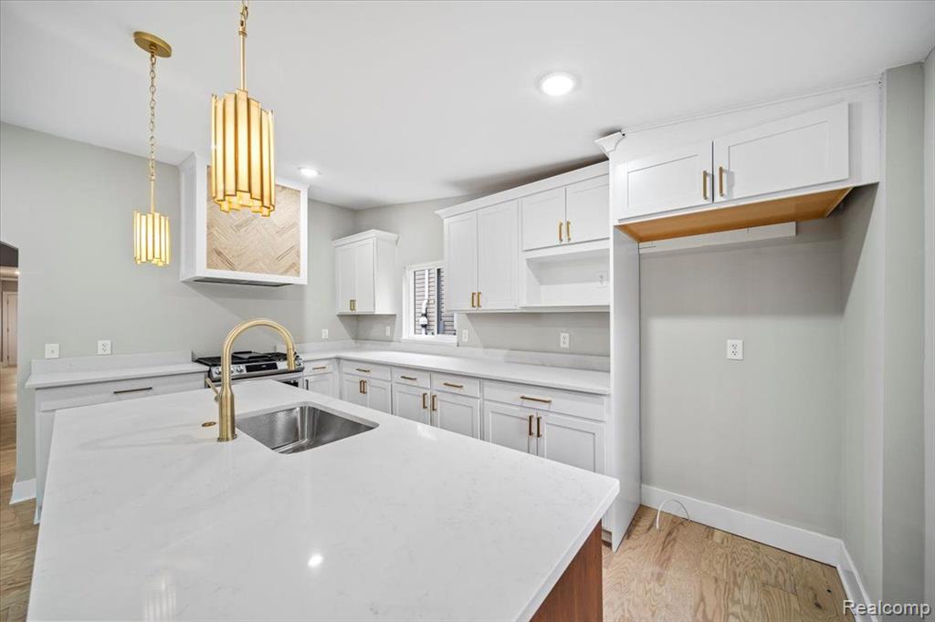 360 NEWTON Drive, Lake Orion, MI 48362 — Photo 14