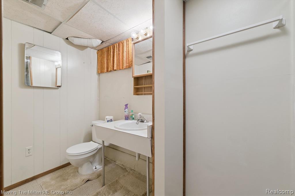 6484 Huntleigh Street, Garden City, MI — Photo 30