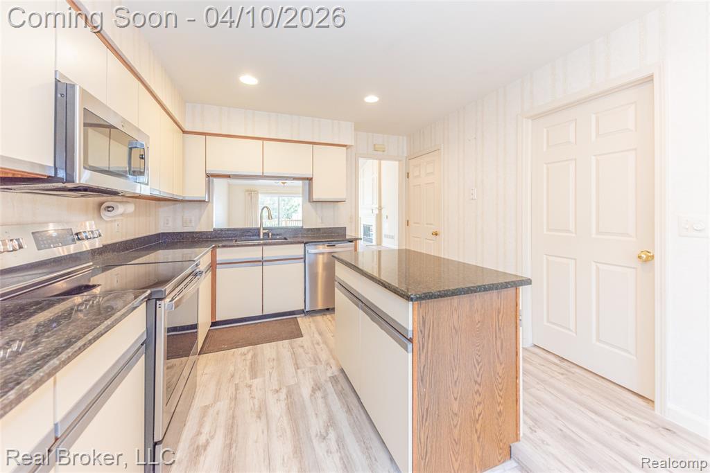 39836 Eagle Trace Drive, Northville, MI 48168 — Photo 15
