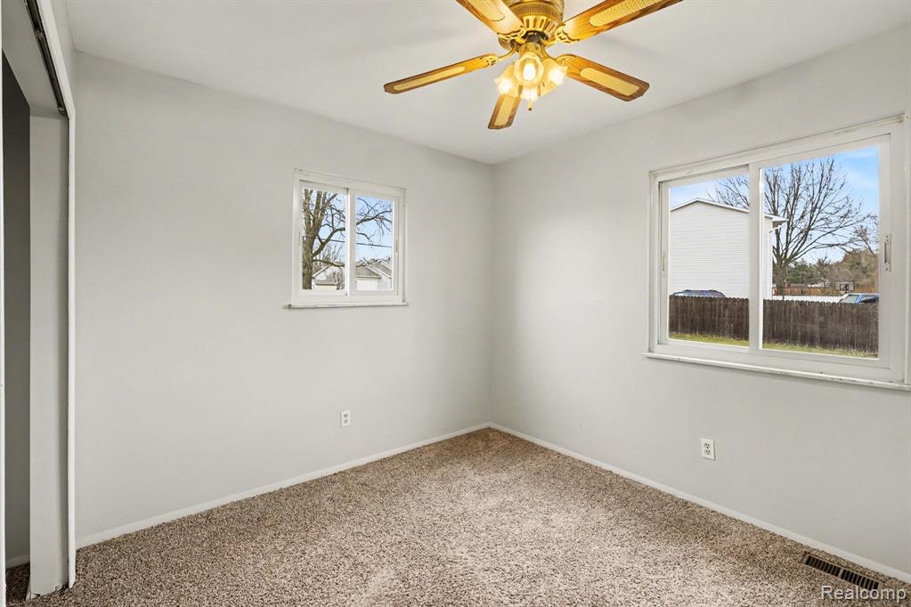 4483 Columbine Avenue, Burton, MI 48529 — Photo 10