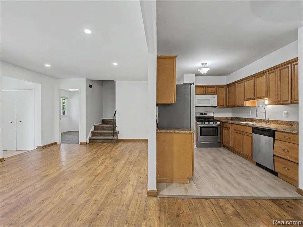 41957 Utica Road, Sterling Heights, MI 48313 — Photo 13