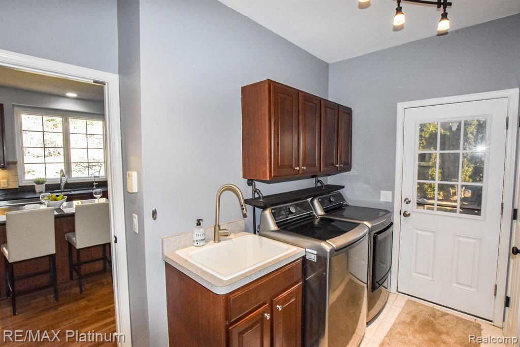 9037 RIDGEFIELD Drive, Brighton, MI 48114 — Photo 47