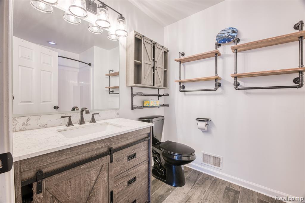 10237 Swan Lake Circle, Ypsilanti, MI 48197 — Photo 4