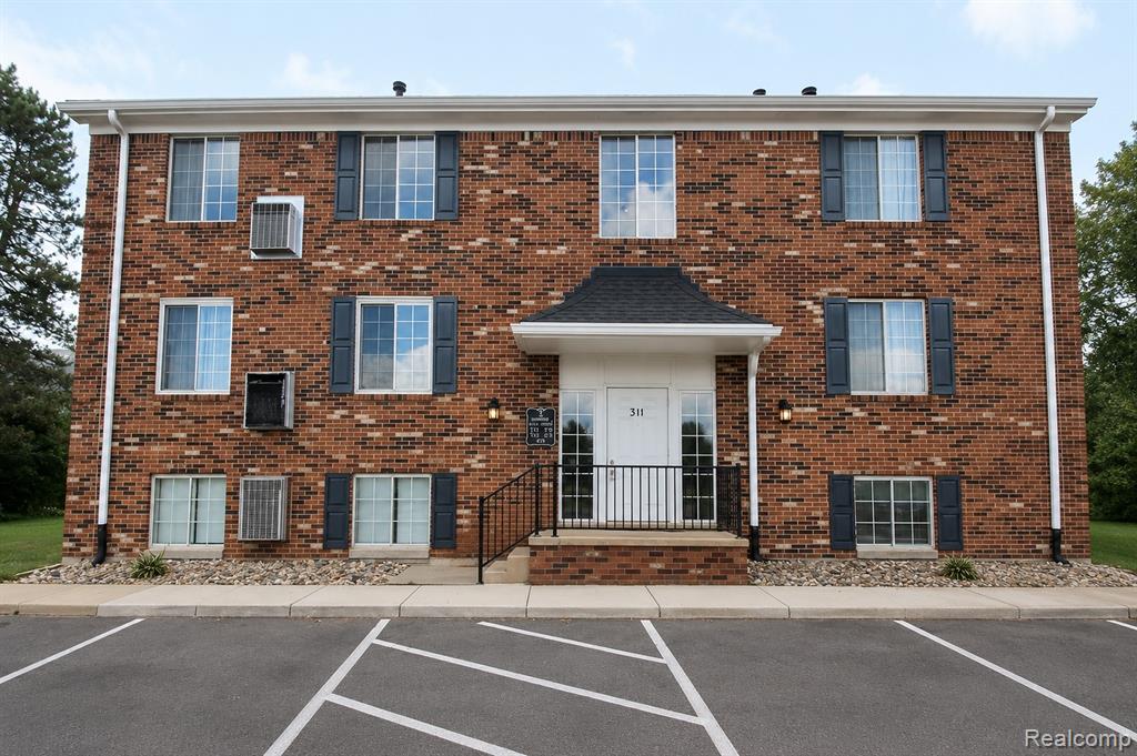311 W Highland Road, T5, Howell, MI 48843