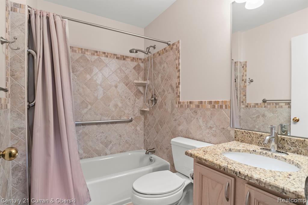 41665 CHARLESTON Lane, Novi, MI 48377 — Photo 24