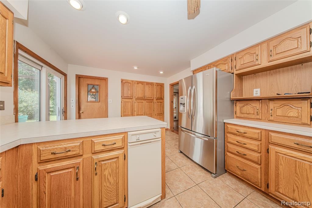 9042 Gale Road, White Lake, MI — Photo 43