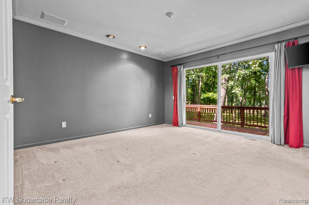 6255 WHISPERING MEADOWS Drive, White Lake, MI 48383 — Photo 31