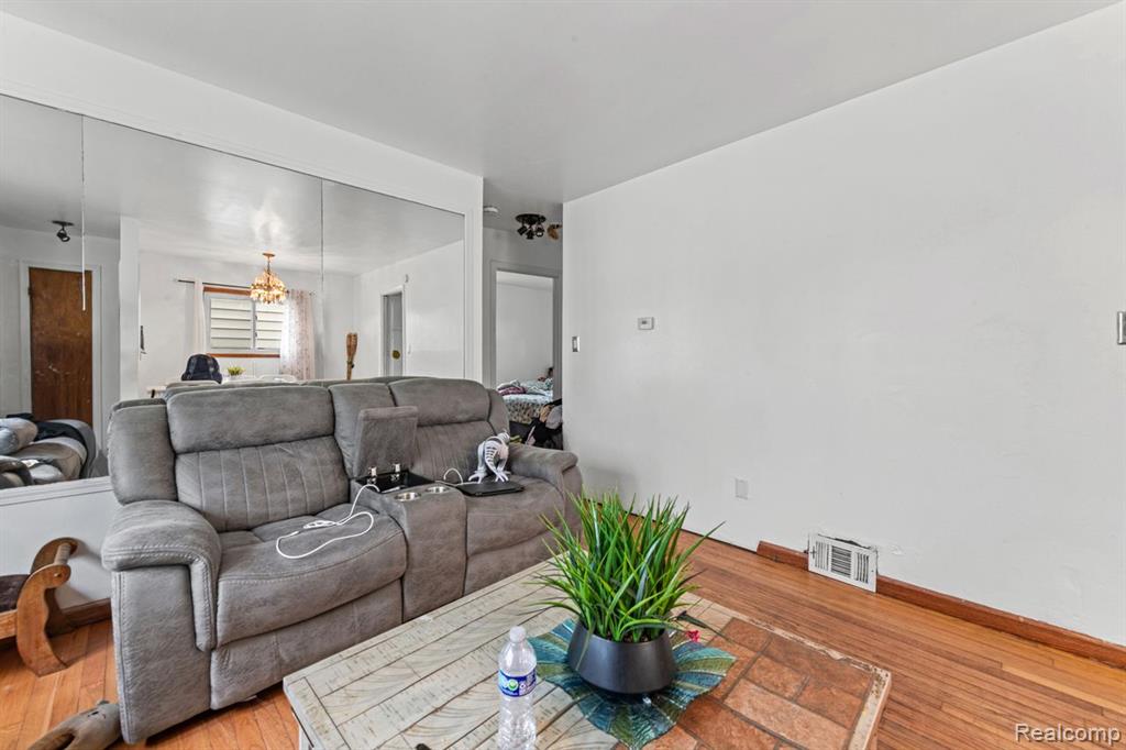 1229 S Deacon Street, Detroit, MI 48217 — Photo 6