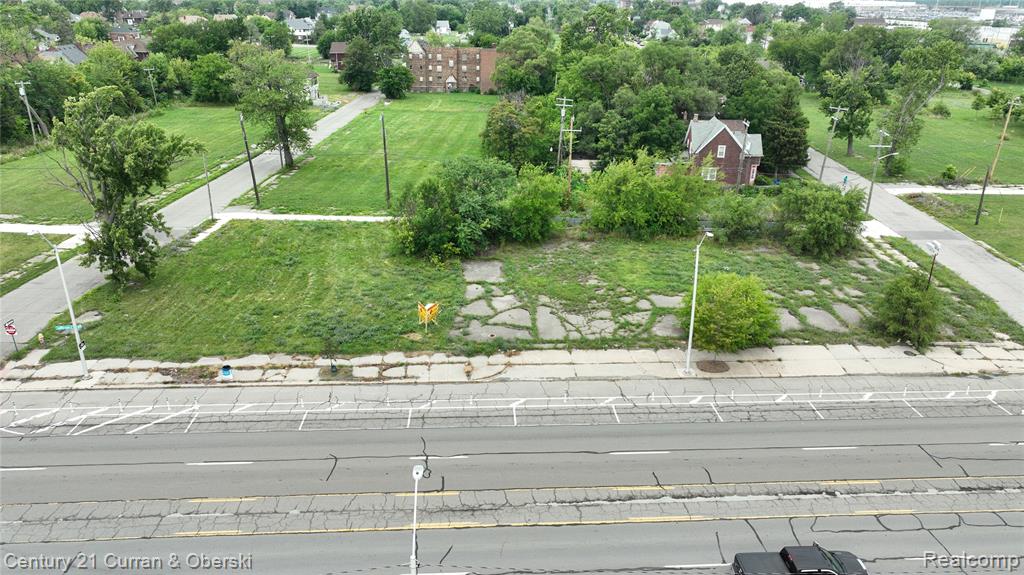 10921 E Jefferson Avenue - Photo 3