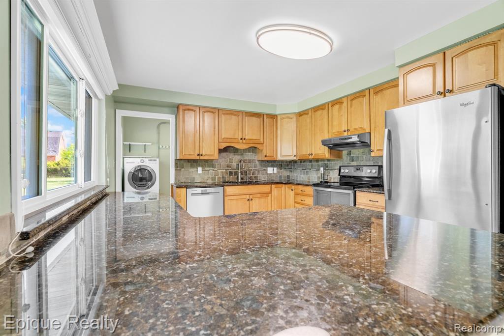 8052 Dungarvin Drive, Grand Blanc, MI 48439 — Photo 12