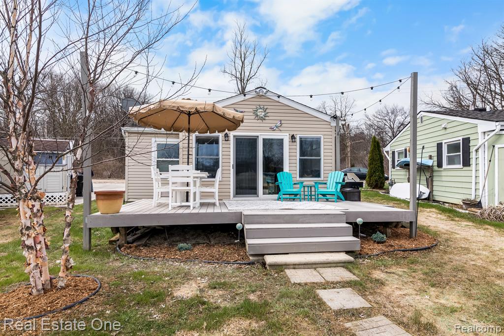 8831 Lagoon Drive, Brighton, MI 48116 — front exterior