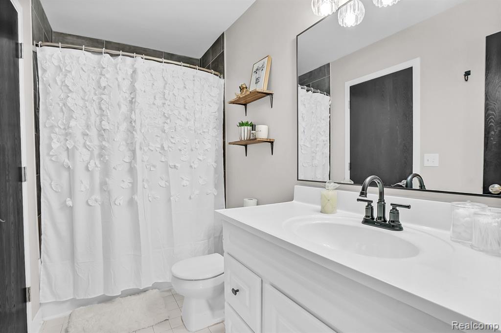525 WINWOOD Circle, Walled Lake, MI 48390 — Photo 29