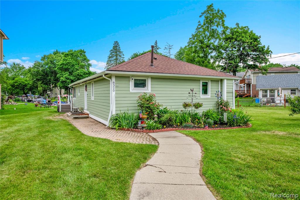 8320 Lagoon Street, Commerce Twp, MI 48382 — Photo 5