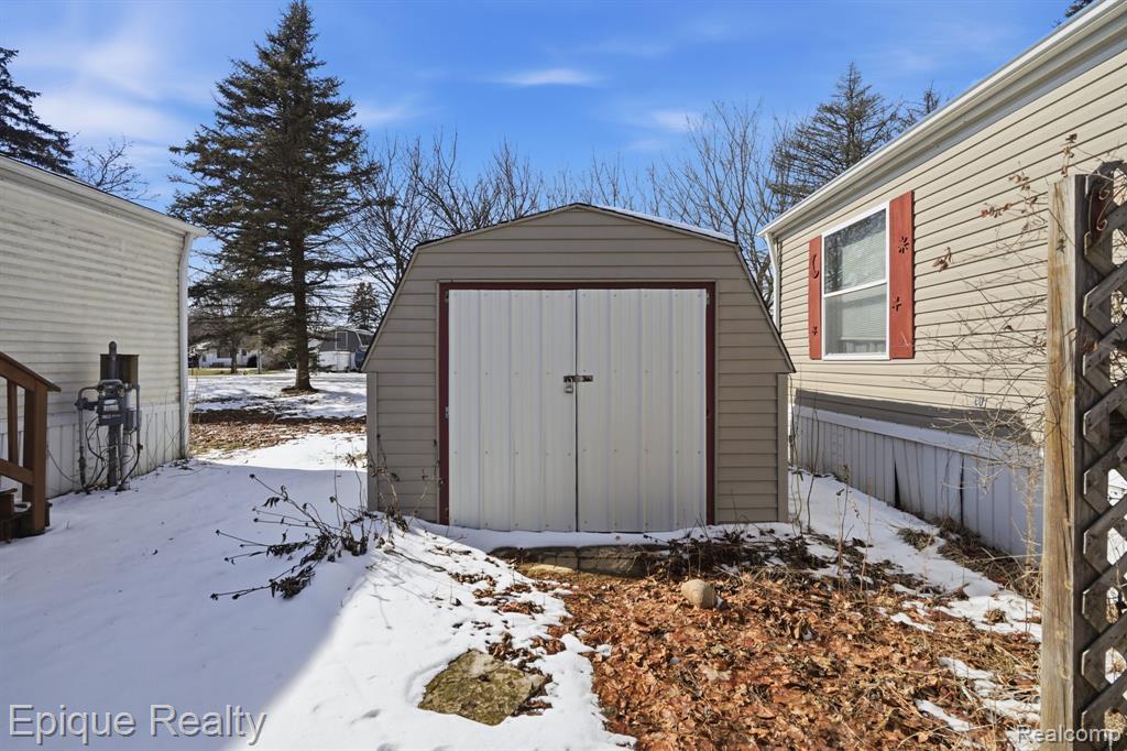 271 Lovell Court, Flushing, MI 48433 — Photo 3