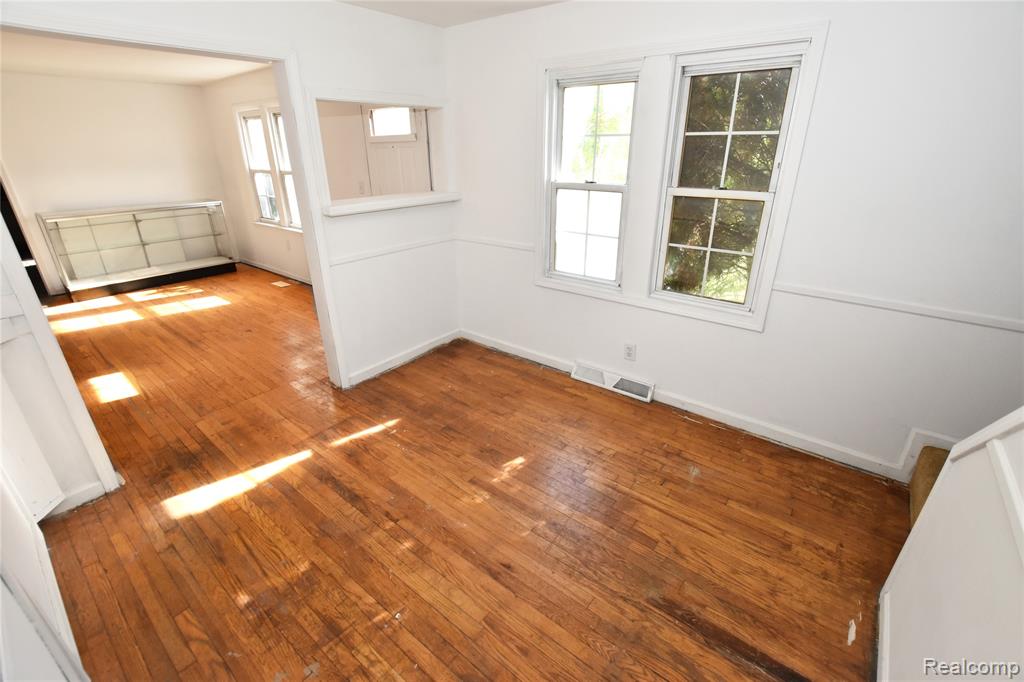 8107 E BRISTOL Road, Davison, MI 48423 — Photo 8