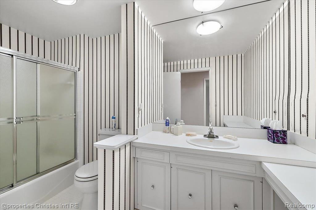 7036 Bridge Way, West Bloomfield, MI — Photo 30