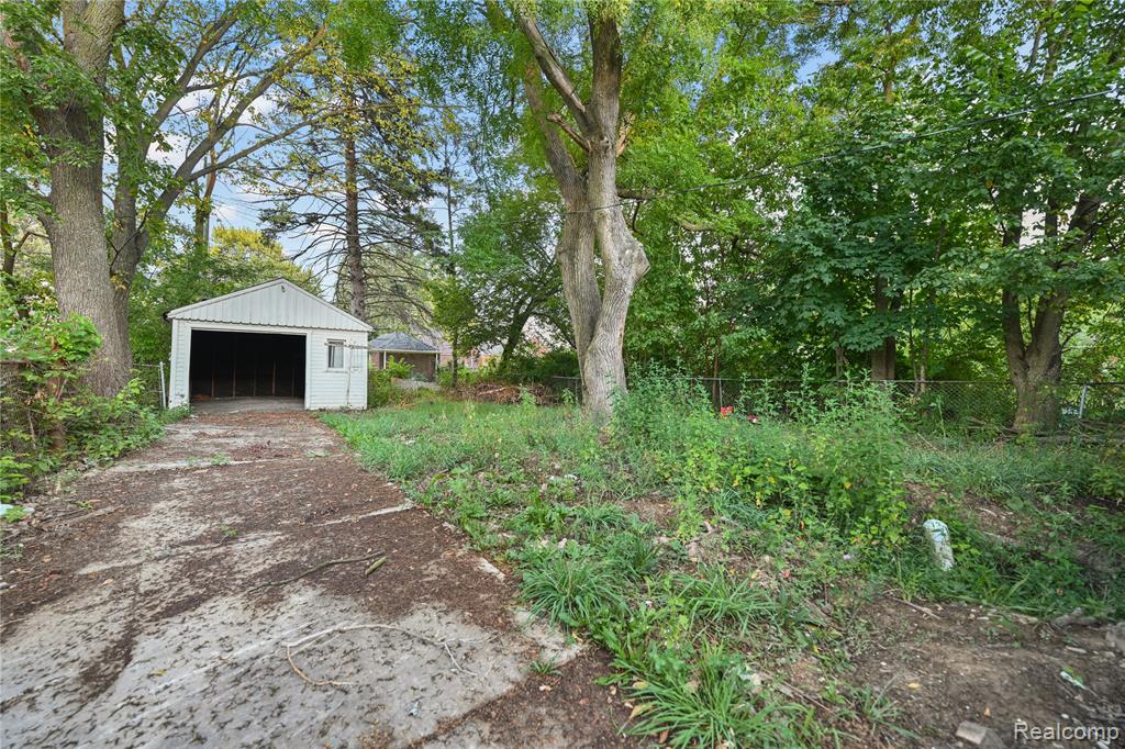 8626 Piedmont Street, Detroit, MI 48228 — Photo 8