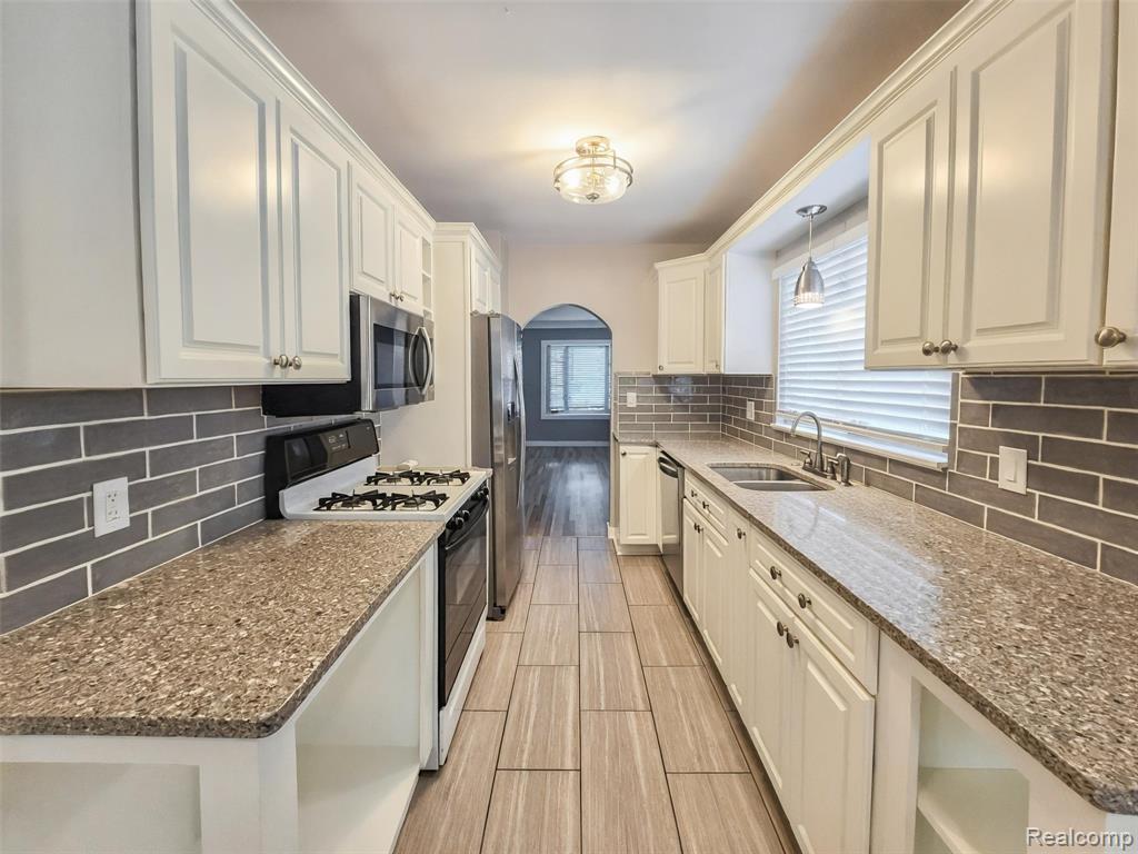 4369 Richalva Court, Waterford, MI 48329 — Photo 14