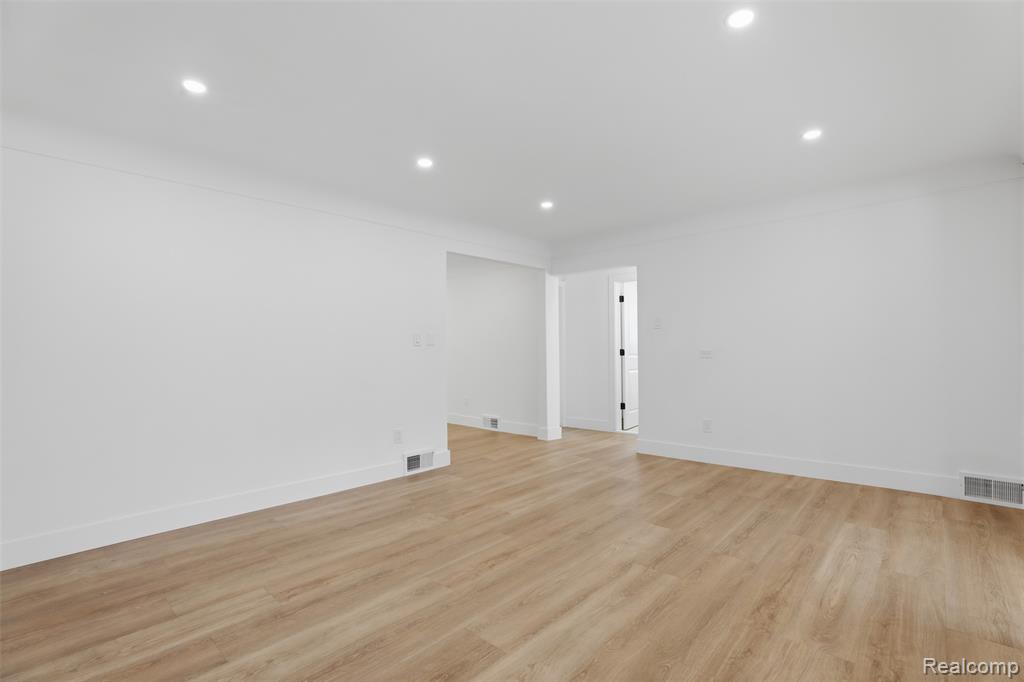 18001 Elizabeth Street, Roseville, MI 48066 — Photo 10