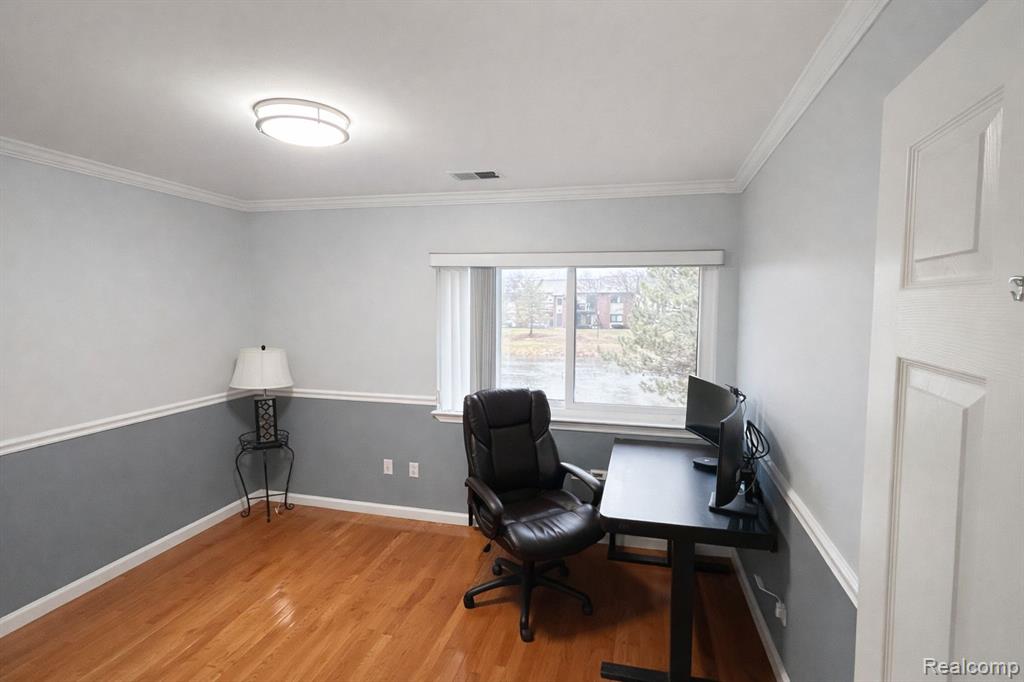 33693 Pondview Circle, Livonia, MI 48152 — Photo 8
