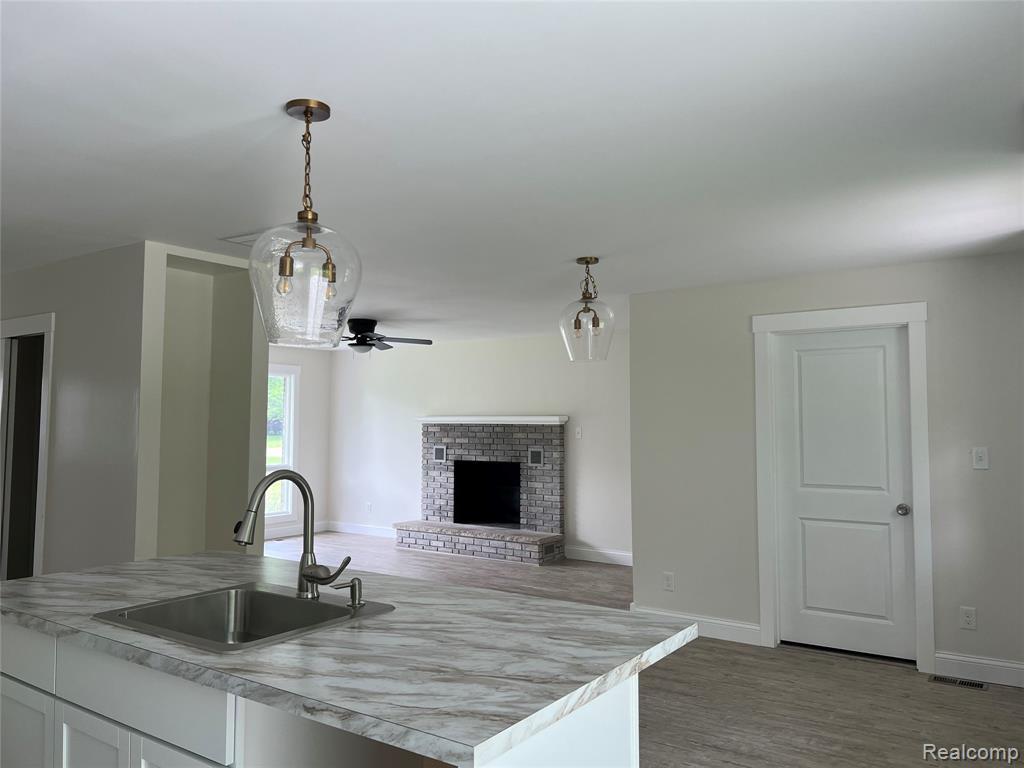 5327 E Carpenter Road, Flint, MI 48506 — Photo 8