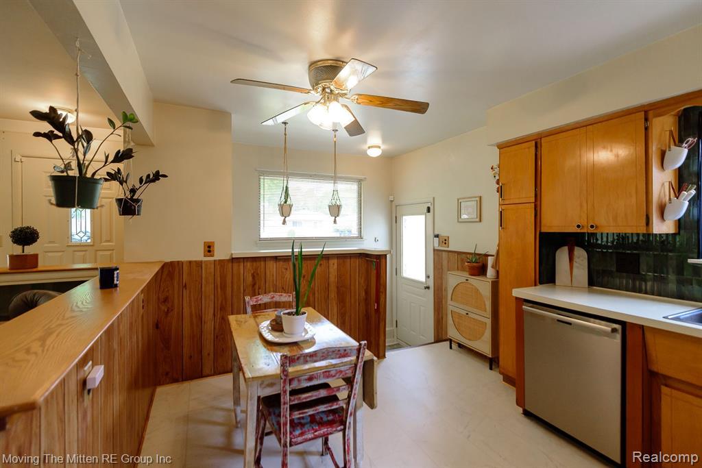 6604 COLONIAL Street, Dearborn Heights, MI 48127 — Photo 9