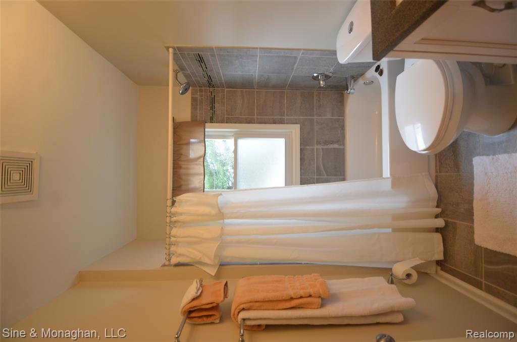 421 W Kalama Avenue S, Madison Heights, MI 48071 — Photo 28