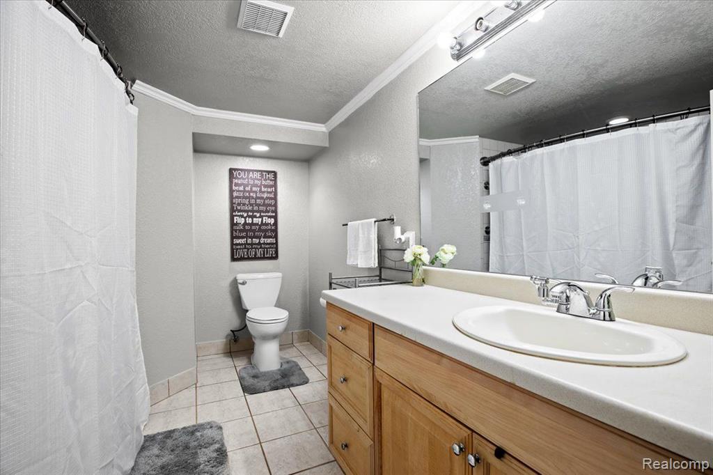 7677 MCCLEMENTS Road, Brighton, MI 48114 — Photo 20