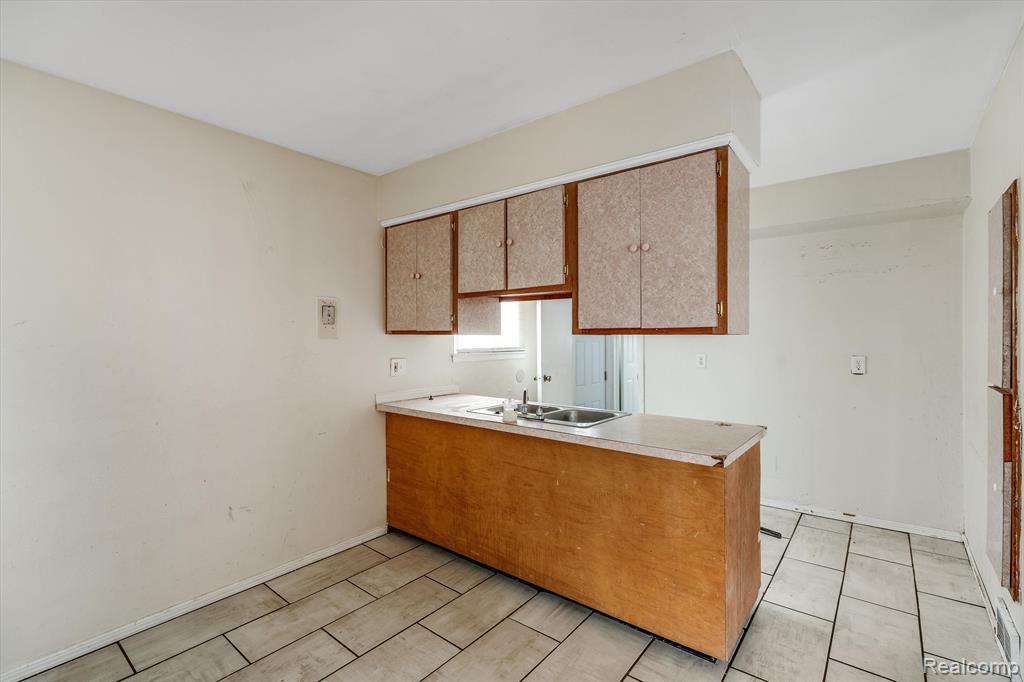 8919 SUSSEX Street, Detroit, MI 48228 — Photo 10