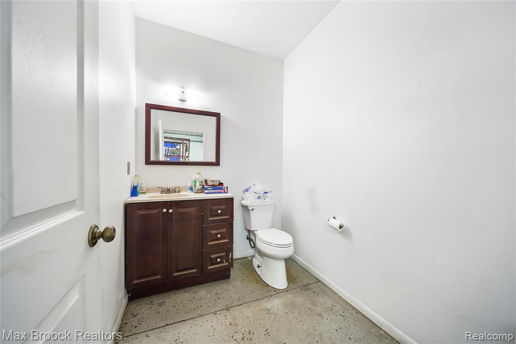 105 S Ortonville Road, Ortonville, MI 48462 — Photo 19