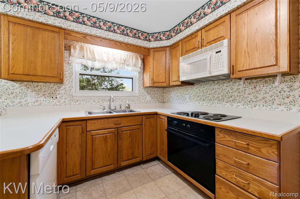 477 Coldiron Drive, Rochester Hills, MI 48307 — Photo 14