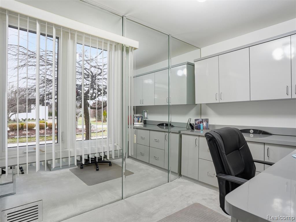 3827 Manchester Court, Bloomfield Hills, MI 48302 — Photo 16