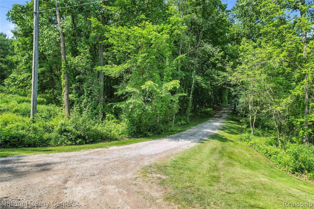 11500 Lisa Lori Lane, South Lyon, MI 48178 — Photo 15